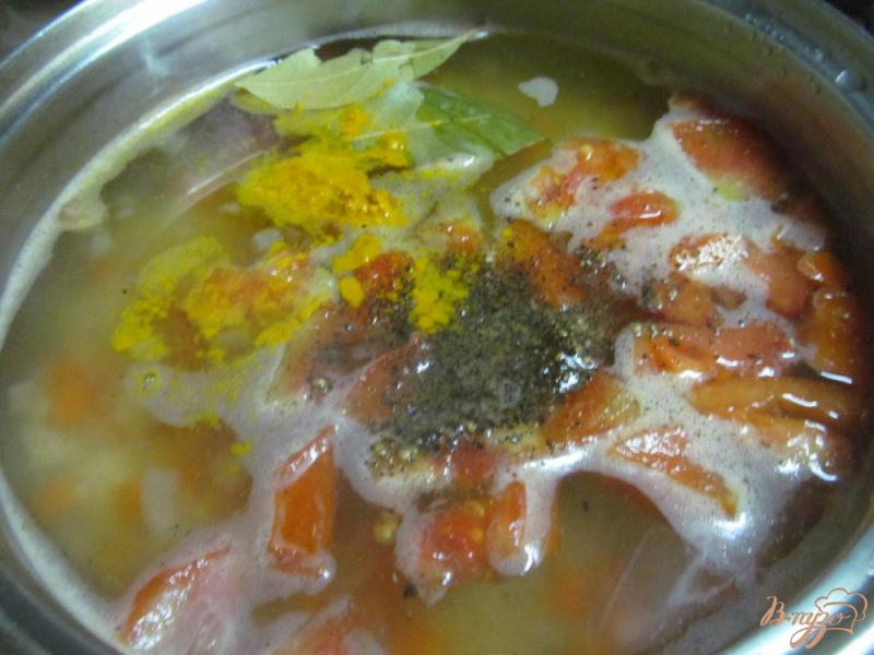 Фото приготовление рецепта: Суп с рыбными консервами шаг №5