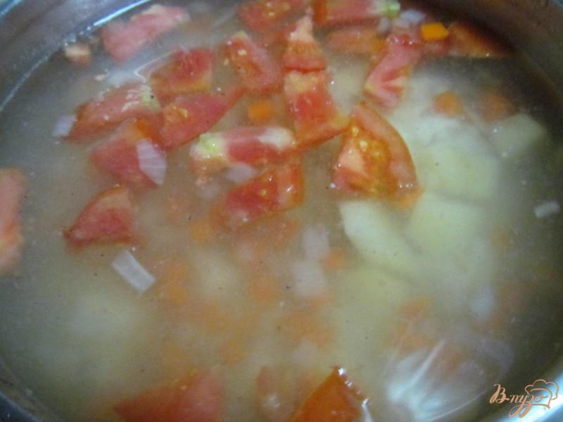 Фото приготовление рецепта: Суп с рыбными консервами шаг №4