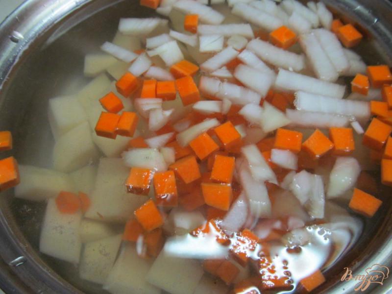 Фото приготовление рецепта: Суп с рыбными консервами шаг №1