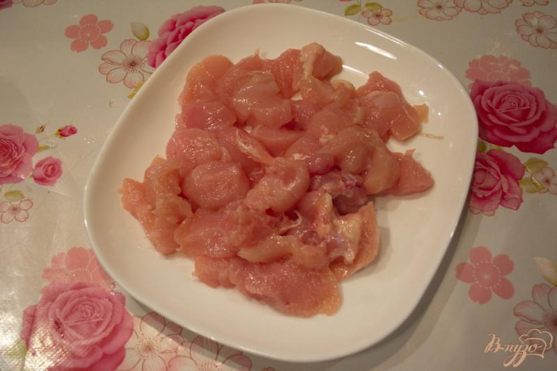 Фото приготовление рецепта: Куриное филе со сметано-грибной подливкой шаг №1