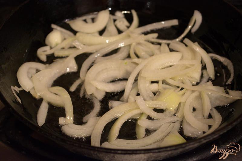 Фото приготовление рецепта: Куриное филе со сметано-грибной подливкой шаг №3