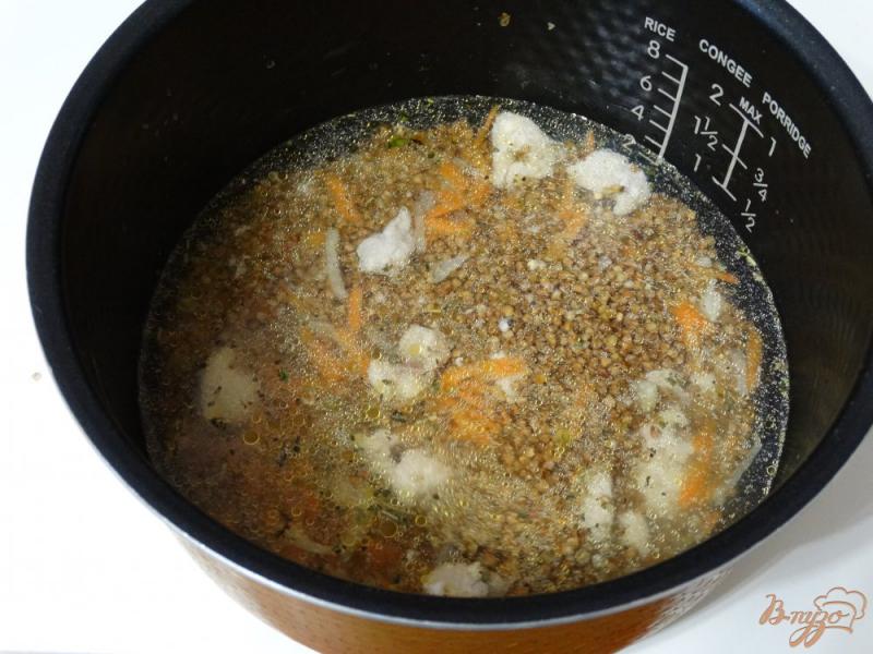 Фото приготовление рецепта: Диетическая гречка с куриным филе шаг №5