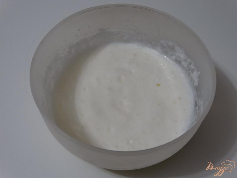 Фото приготовление рецепта: Белковый омлет с творогом и кукурузой шаг №4