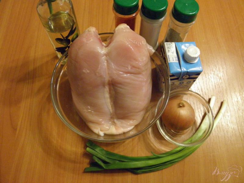 Фото приготовление рецепта: Мясо куриное в сливках с паприкой шаг №1