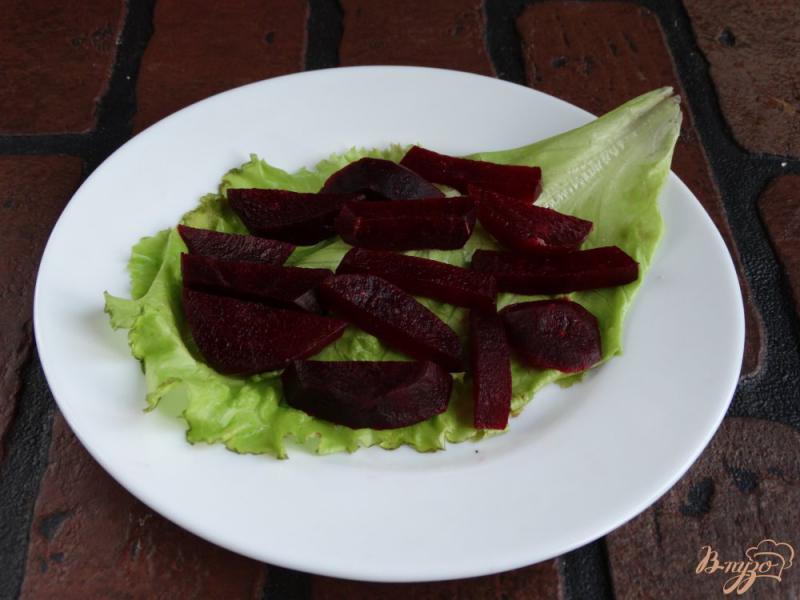 Фото приготовление рецепта: Салат с авокадо, свеклой и творожными шариками шаг №2
