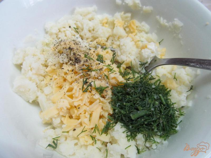 Фото приготовление рецепта: Салат из картофеля сыра и копченной курицы шаг №2