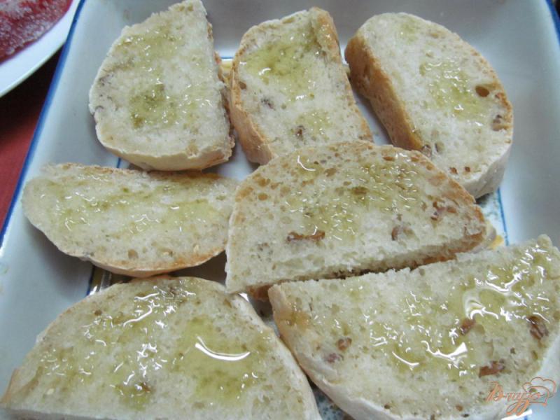 Фото приготовление рецепта: Закуска из сыра и помидора шаг №2