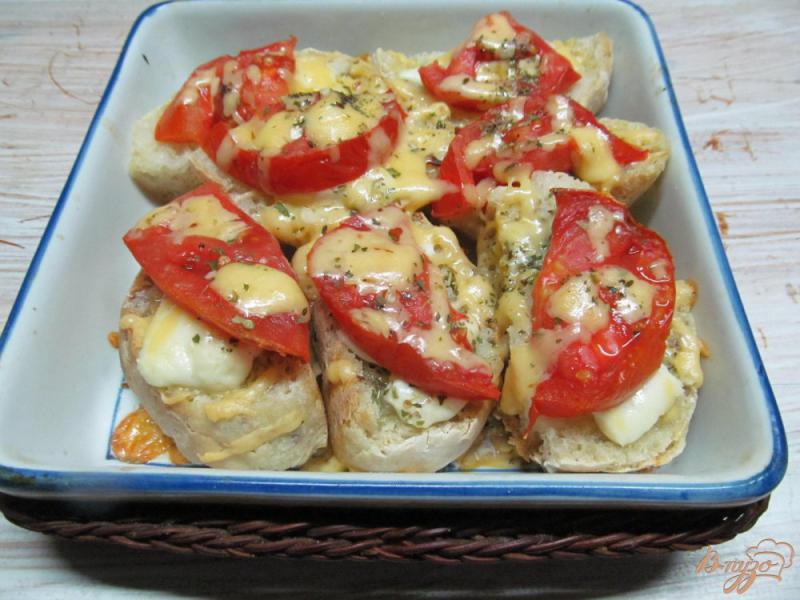 Фото приготовление рецепта: Закуска из сыра и помидора шаг №7
