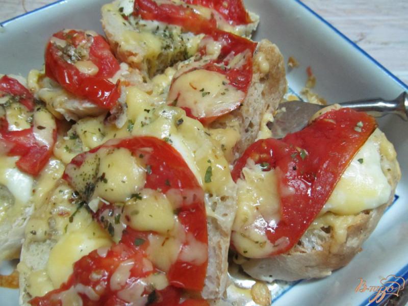 Фото приготовление рецепта: Закуска из сыра и помидора шаг №8