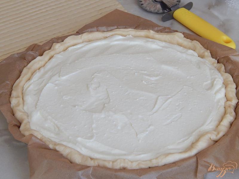 Фото приготовление рецепта: Пирог ватрушка с творогом шаг №7