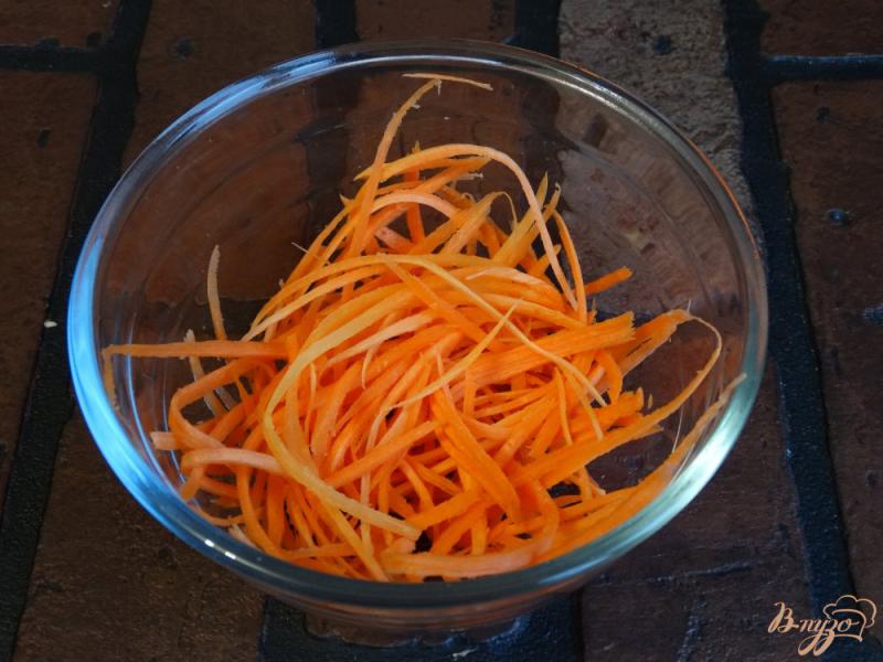 Фото приготовление рецепта: Салат с морковью, кукурузой и черной фасолью шаг №1