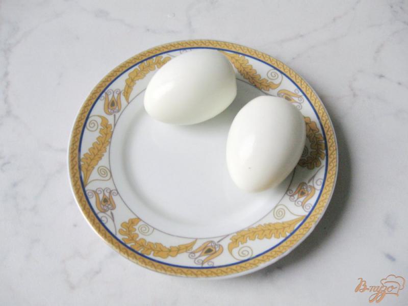 Фото приготовление рецепта: Фаршированные яйца к Новогоднему столу. шаг №5