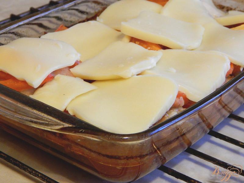 Фото приготовление рецепта: Курица с помидорами и моцареллой шаг №6