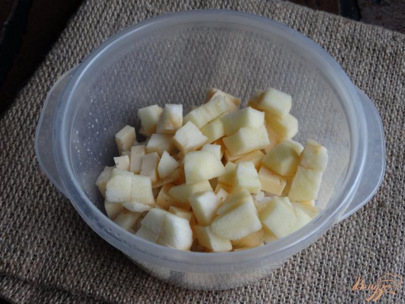 Фото приготовление рецепта: Салат с рисом и яблоками шаг №3