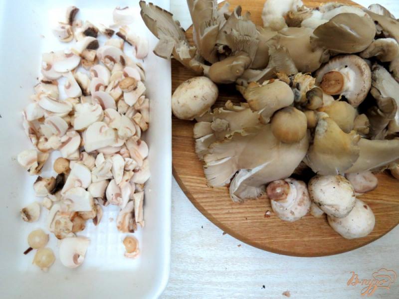 Фото приготовление рецепта: Куриные сердечки с грибами в сливках шаг №8