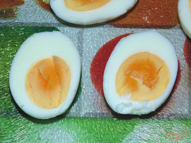 Фото приготовление рецепта: Низкокалорийная закуска из яиц и творога шаг №3