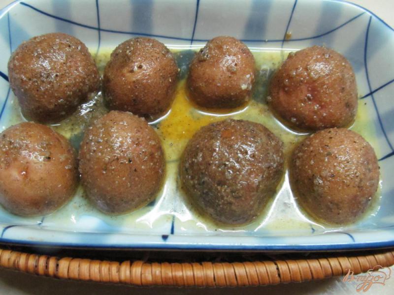 Фото приготовление рецепта: Запеченный картофель под тмином шаг №3