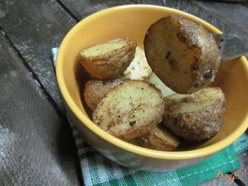 Фото приготовление рецепта: Запеченный картофель под тмином шаг №5