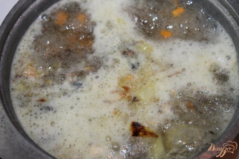 Фото приготовление рецепта: Суп с грибами и фрикадельками шаг №5