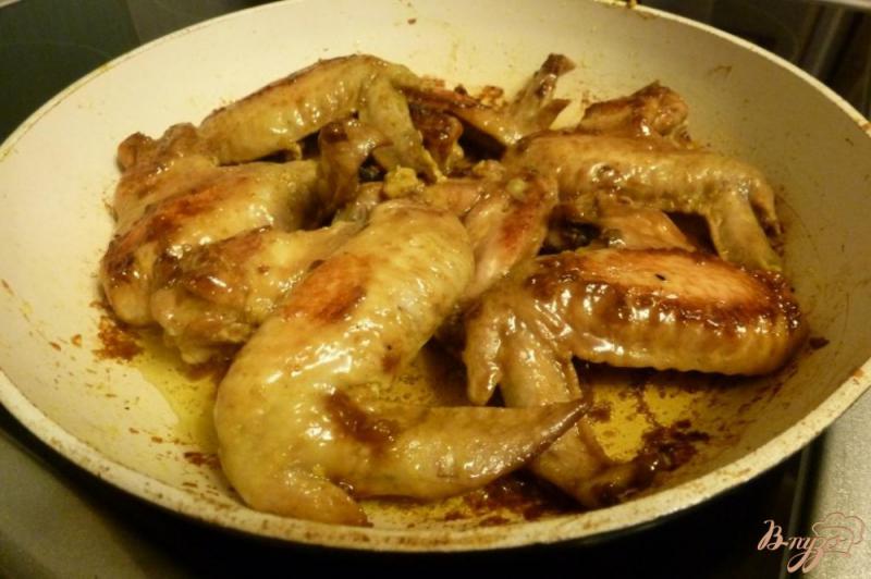 Фото приготовление рецепта: Крылышки в чесночно-соевом маринаде шаг №5