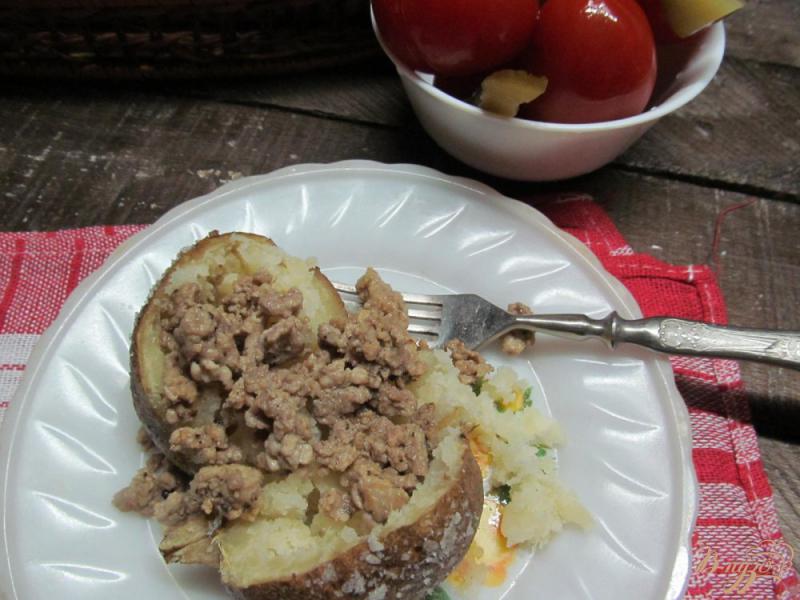Фото приготовление рецепта: Запеченный картофель с фаршем шаг №7