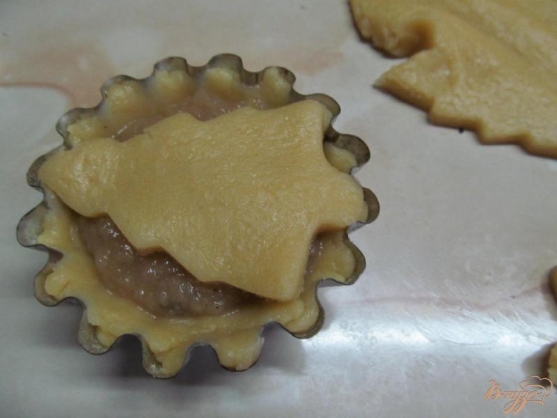 Фото приготовление рецепта: Печенье в форме корзиночка с начинкой шаг №7