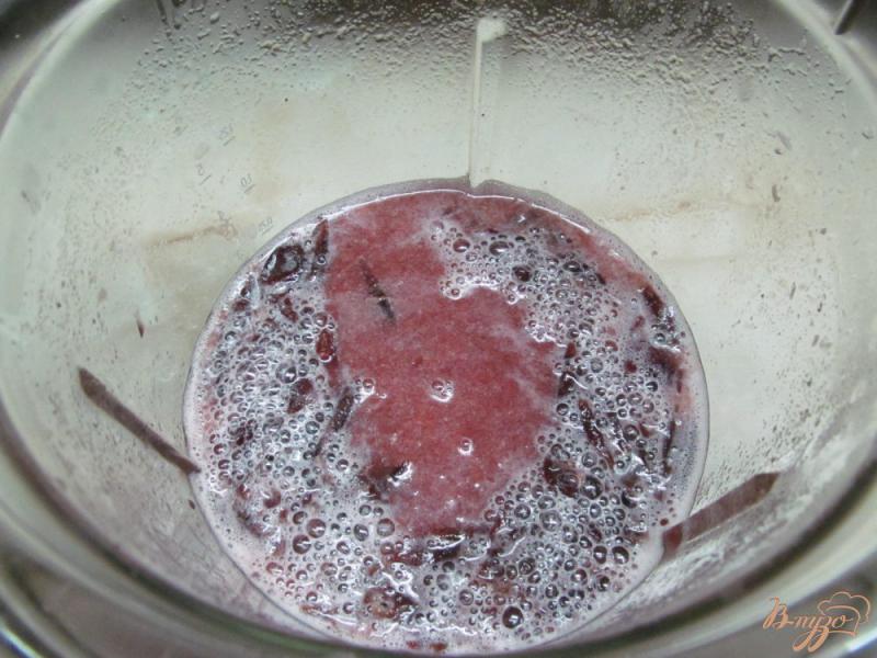 Фото приготовление рецепта: Смузи из замороженных слив со льдом шаг №5