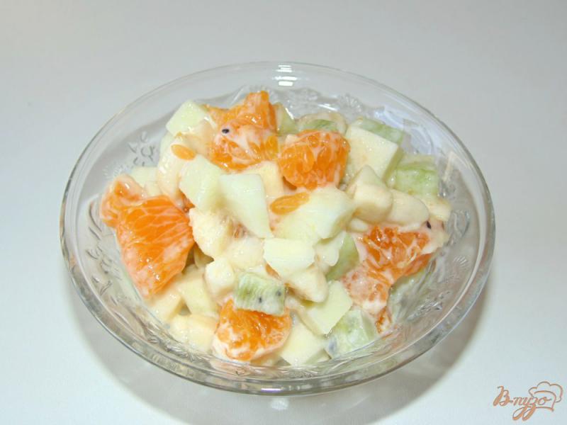 Фото приготовление рецепта: Фруктовый салат с йогуртом шаг №6