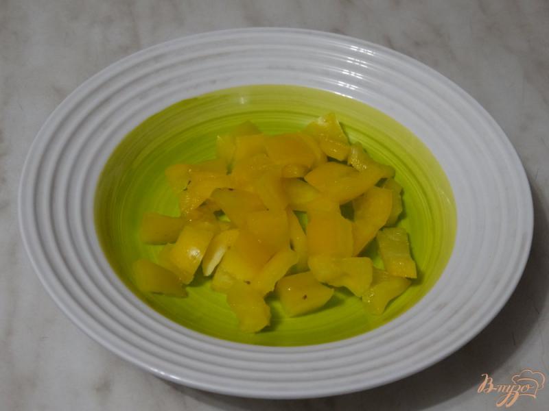 Фото приготовление рецепта: Салат с шампиньонами, перцем и кресс-салатом шаг №1