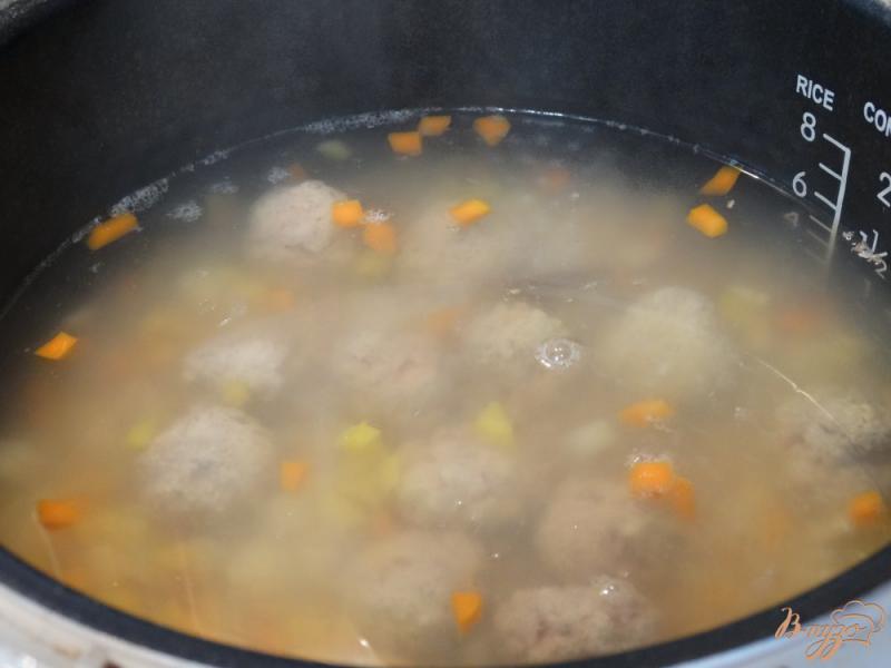 Фото приготовление рецепта: Суп с говяжьими фрикадельками в мультиварке шаг №8