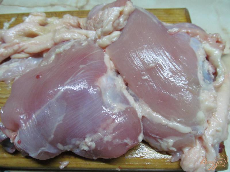 Фото приготовление рецепта: Куриные бедра в сметане со специями шаг №1