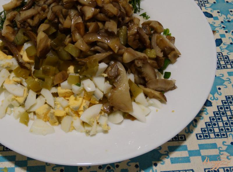 Фото приготовление рецепта: Салат с вёшенками и рисом шаг №4