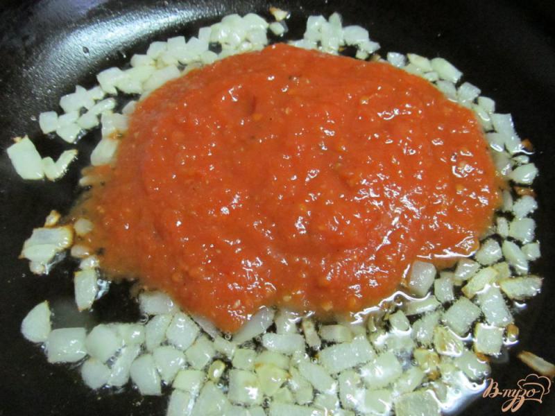 Фото приготовление рецепта: Спагетти с грибами и перепелиными яйцами шаг №3