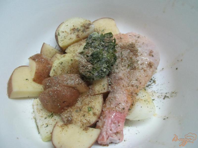 Фото приготовление рецепта: Курица с картофелем под грибным соусом шаг №1