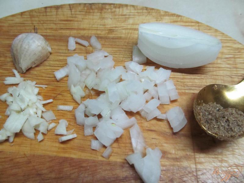 Фото приготовление рецепта: Салат из бобовых и риса шаг №3