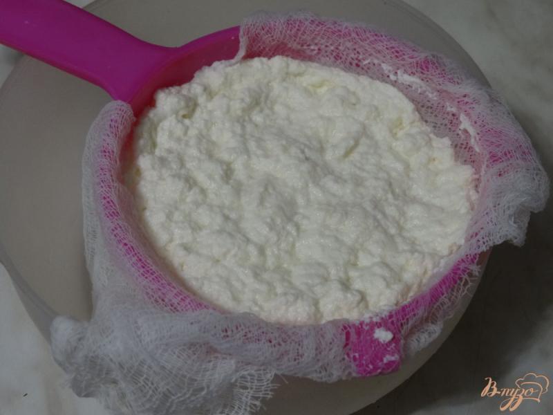 Фото приготовление рецепта: Домашний сыр из молока шаг №3