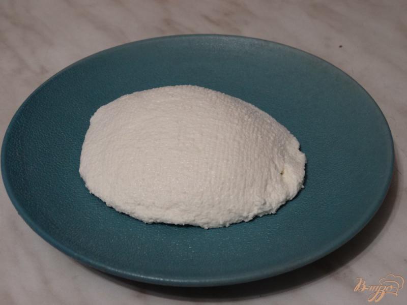 Фото приготовление рецепта: Домашний сыр из молока шаг №4
