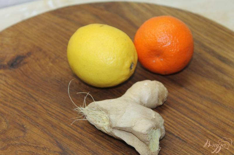 Фото приготовление рецепта: Имбирный чай с лимоном, мандаринами и медом шаг №1