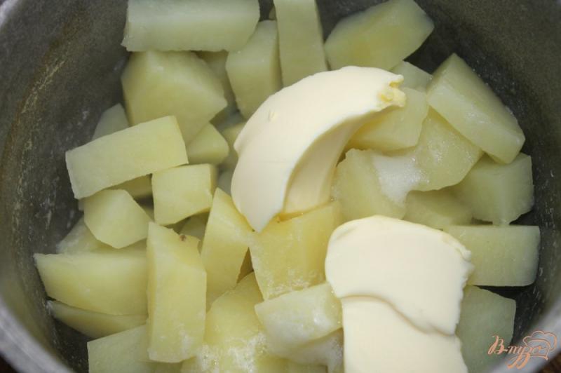 Фото приготовление рецепта: Картофельное пюре с грибами и сыром шаг №5