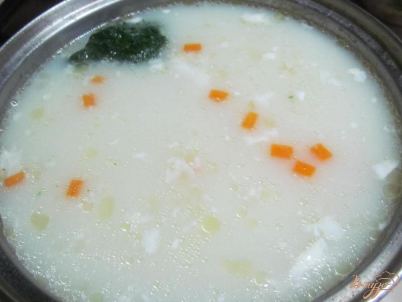 Фото приготовление рецепта: Куриный суп с пастой орзо шаг №6