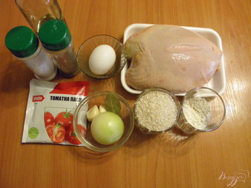 Фото приготовление рецепта: Тефтели с сырым рисом в томатной подливе шаг №1