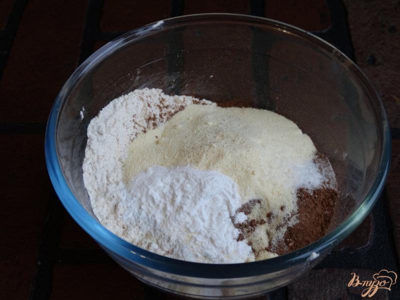Фото приготовление рецепта: Шоколадное печенье на черничном варенье шаг №2
