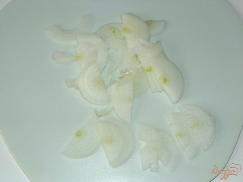 Фото приготовление рецепта: Салат с рисом и маринованными грибами шаг №4