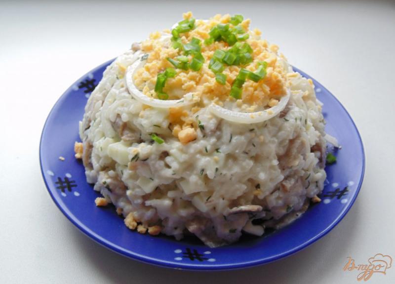 Фото приготовление рецепта: Салат с рисом и маринованными грибами шаг №6