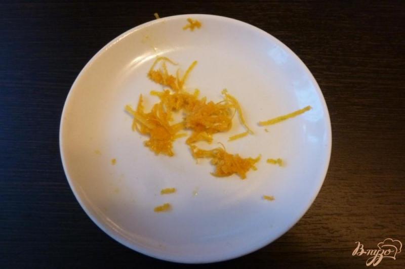 Фото приготовление рецепта: Настойка на черноплодной рябине с цедрой апельсина шаг №3