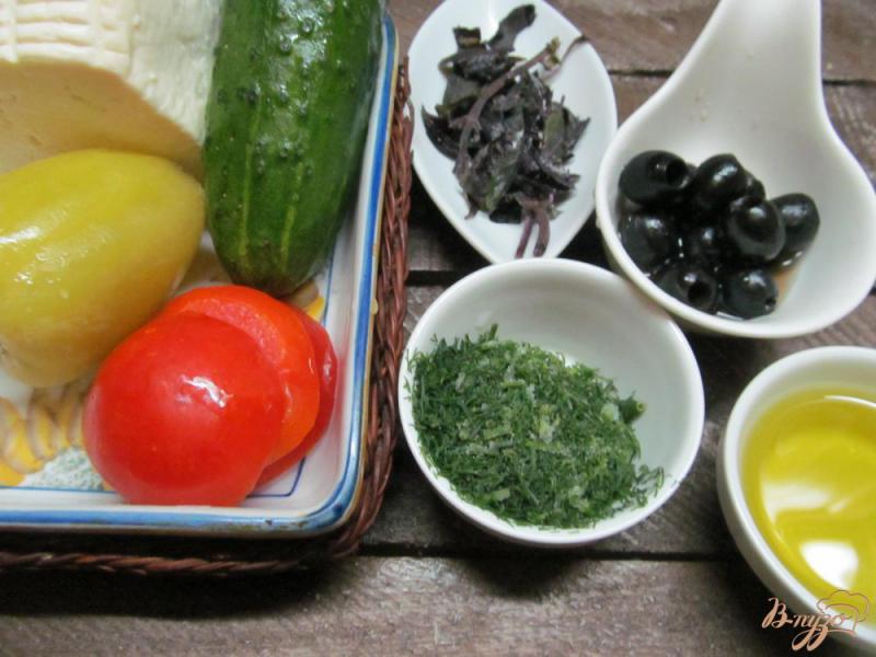 Фото приготовление рецепта: Салат из овощей и брынзы шаг №1