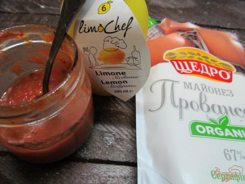 Фото приготовление рецепта: Салат из моркови и сырых шампиньонов шаг №4