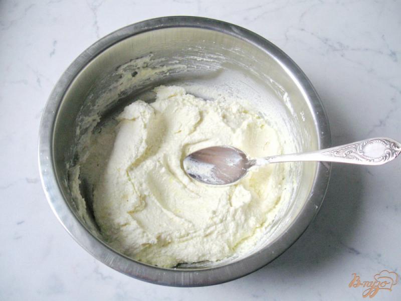 Фото приготовление рецепта: Сырники с ванилью шаг №2