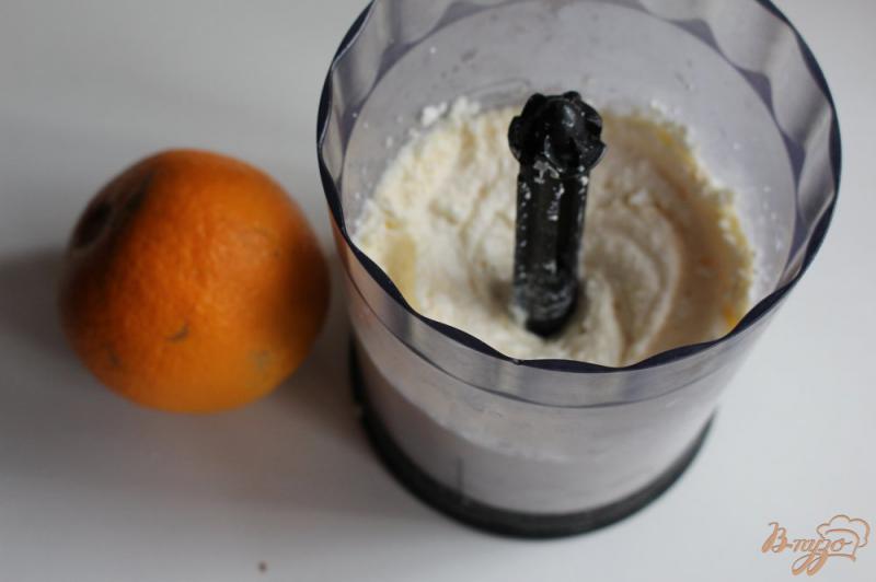 Фото приготовление рецепта: Творожная апельсиновая запеканка шаг №2