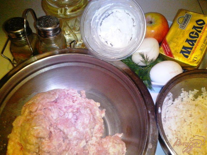 Фото приготовление рецепта: Тефтели из мяса индейки с яблочной начинкой шаг №1